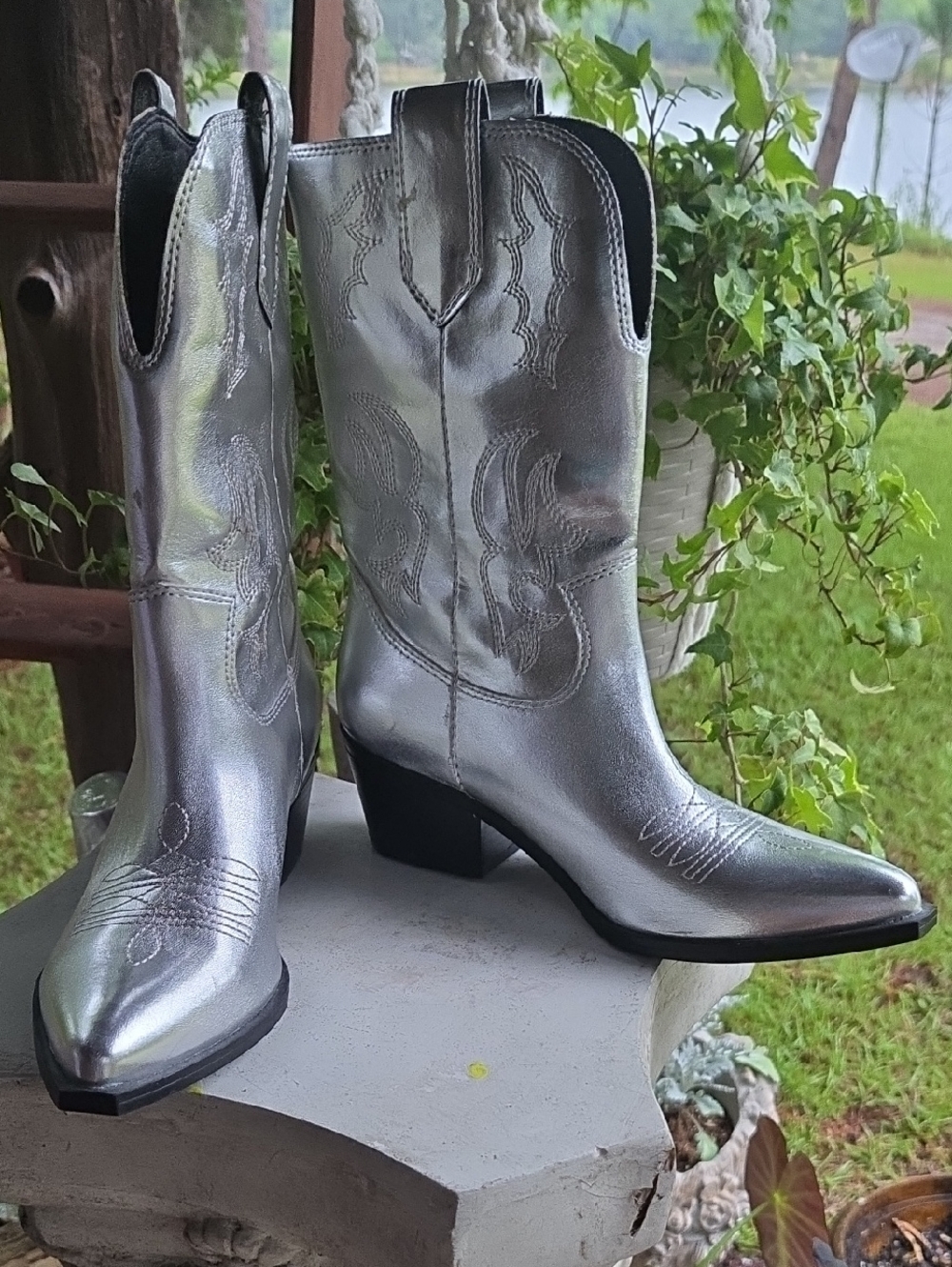 Indigo Rd. Yoley Metallic Silver Vegan Leather Western Boots Size 6.5